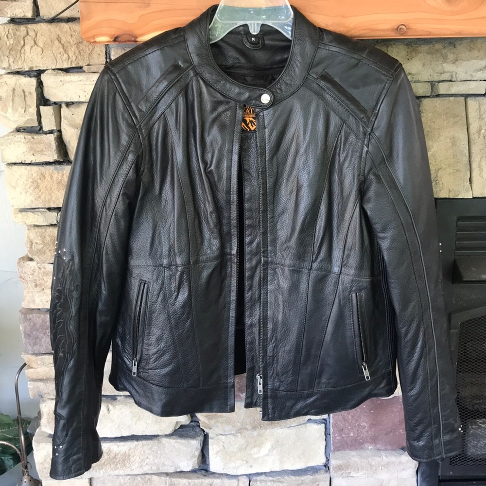 Women’s leather jacket w/2 conceal carry pockets